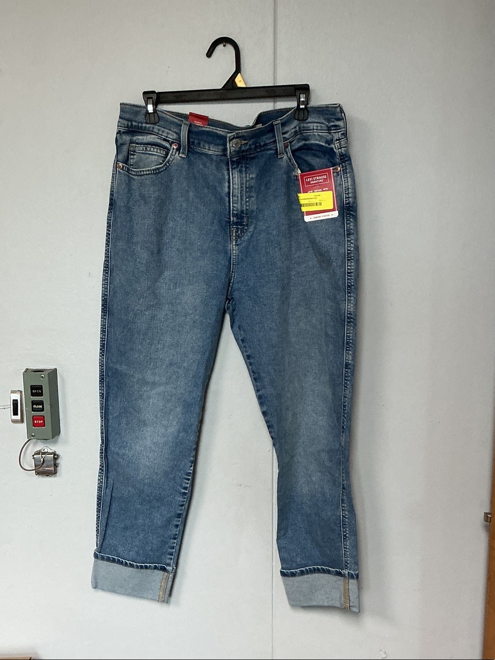 Signature by Levi Strauss Women's Mid Rise Boyfriend Jeans in Classic Blue